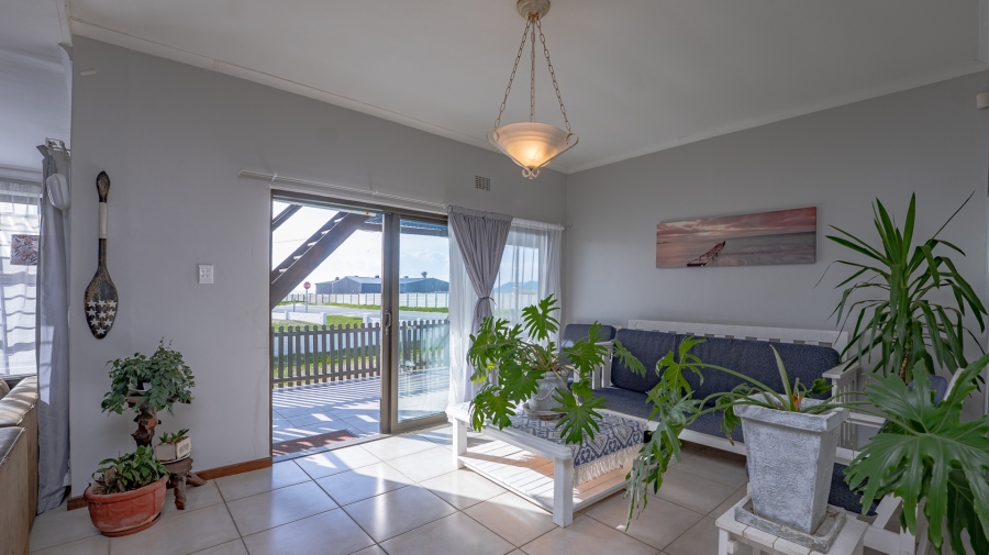 4 Bedroom Property for Sale in Struisbaai Western Cape